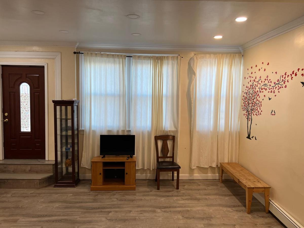 A Cheap Family In Queens Nova York
