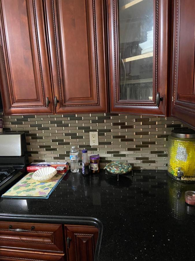 A Cheap Family In Queens * Nova York