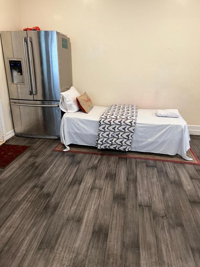 A Cheap Family In Queens Nova York